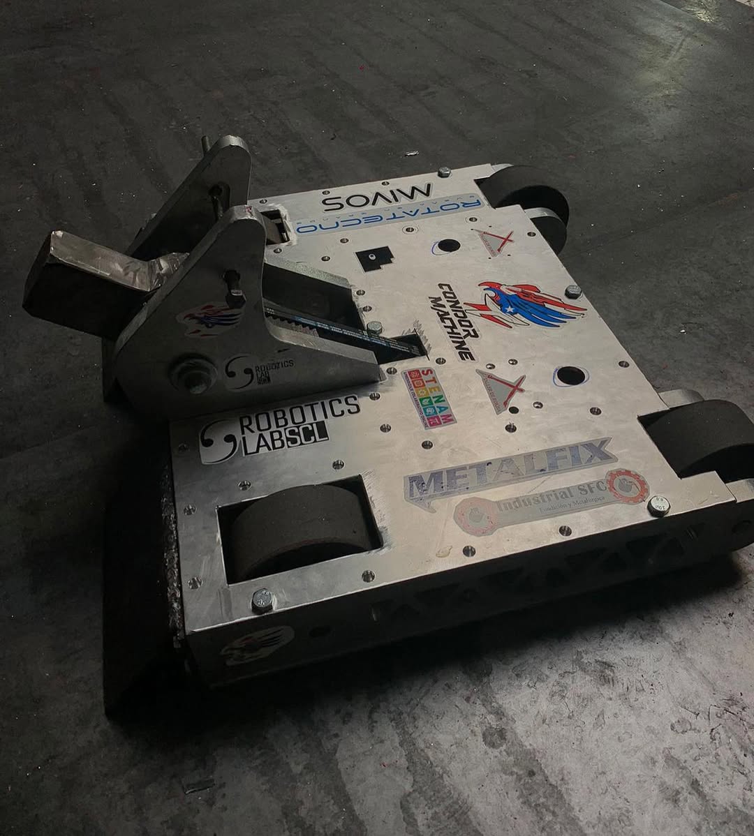 Competitor "Condor Machine" at Bitva Robotov Super Final @ Games of the Future