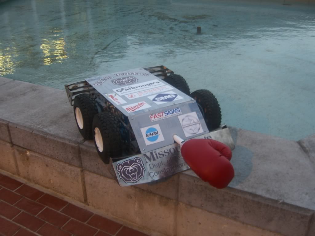 Competitor "Bear Punch" at BattleBots 2009