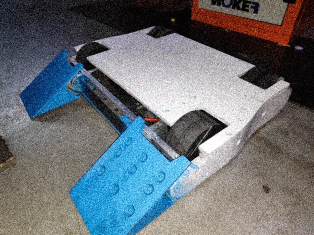 Competitor "Gama 2.0" at Bitva Robotov Yekaterinburg 2018