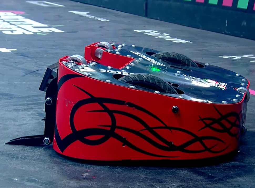 Competitor "Roham" at Bitva Robotov Super Final @ Games of the Future
