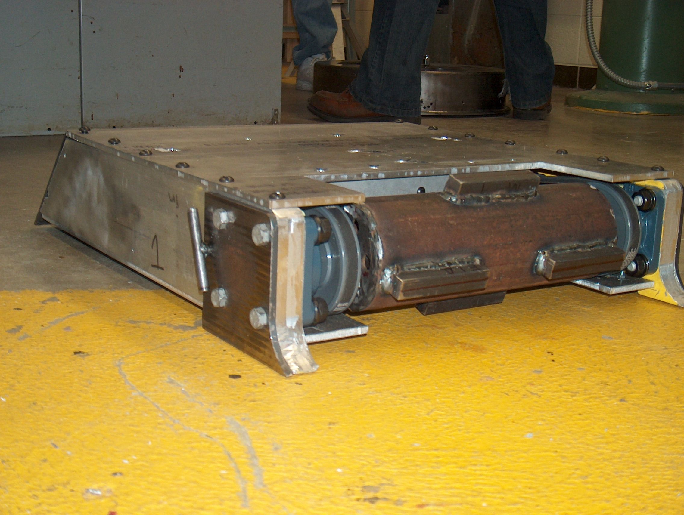 Competitor "Spawn of Gemini" at BattleBots 2009