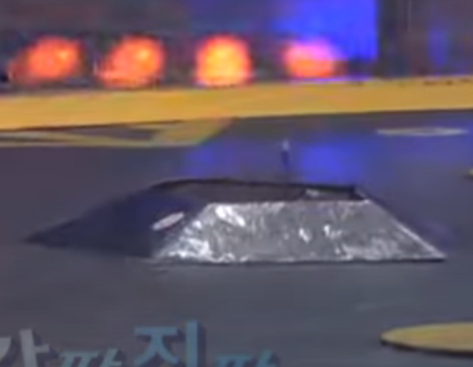 Competitor "슈퍼맨" at EBS Robot Power (2009)