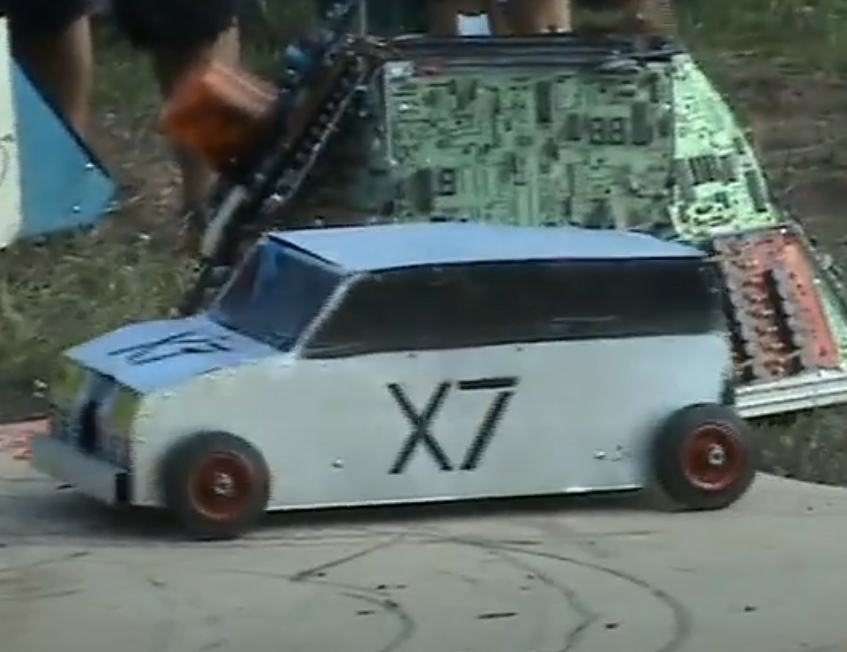 Competitor "X7" at Ufa Robot Wars 2